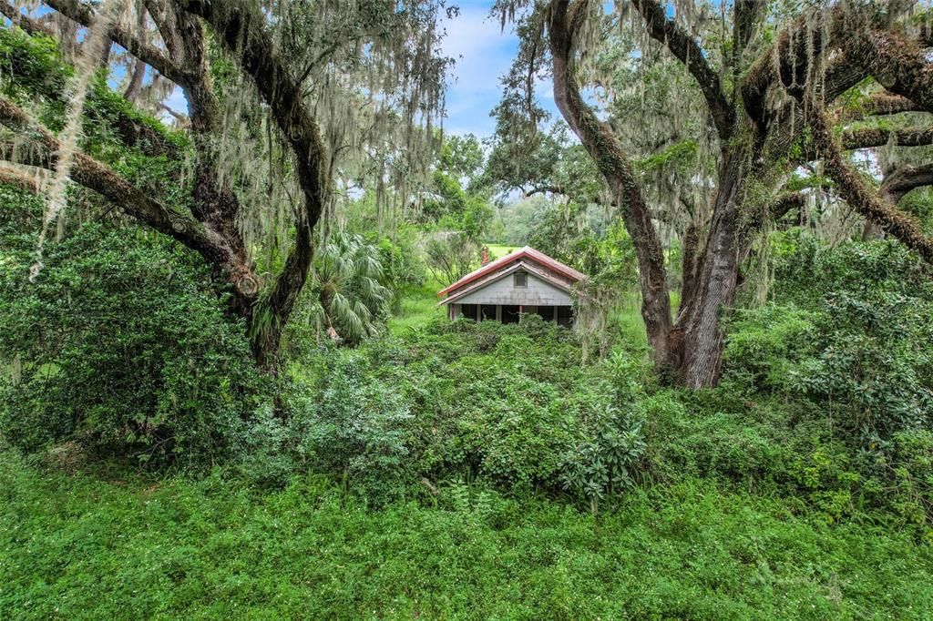 待售: $1,435,500 (47.85 acres)