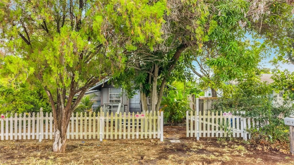 For Sale: $199,900 (1 beds, 1 baths, 500 Square Feet)