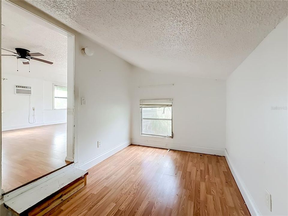For Sale: $199,900 (1 beds, 1 baths, 500 Square Feet)
