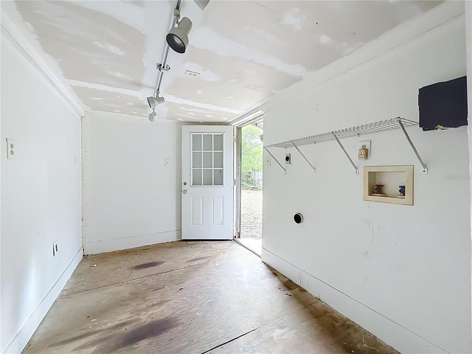 For Sale: $199,900 (1 beds, 1 baths, 500 Square Feet)