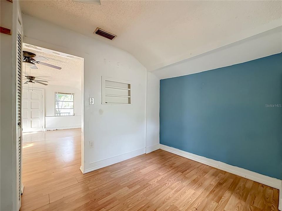 For Sale: $199,900 (1 beds, 1 baths, 500 Square Feet)