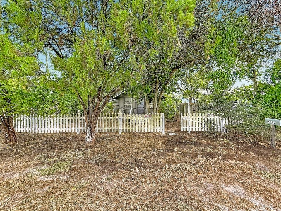 For Sale: $199,900 (1 beds, 1 baths, 500 Square Feet)