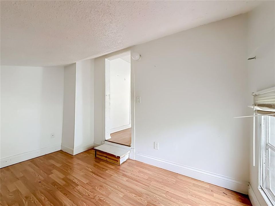 For Sale: $199,900 (1 beds, 1 baths, 500 Square Feet)