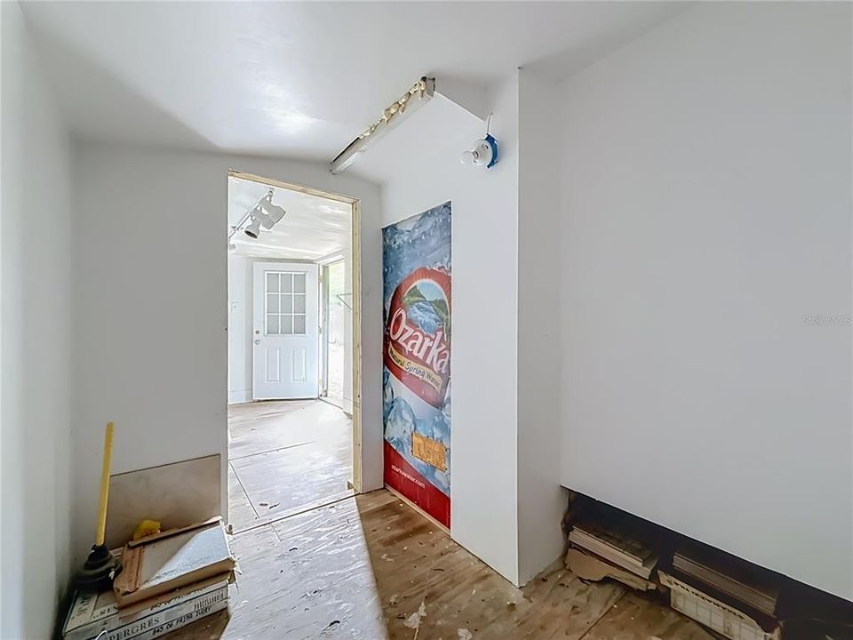 For Sale: $199,900 (1 beds, 1 baths, 500 Square Feet)