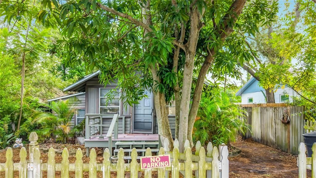 For Sale: $199,900 (1 beds, 1 baths, 500 Square Feet)