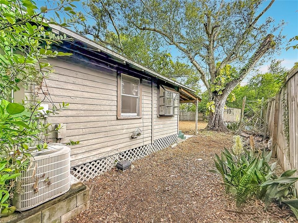 For Sale: $199,900 (1 beds, 1 baths, 500 Square Feet)
