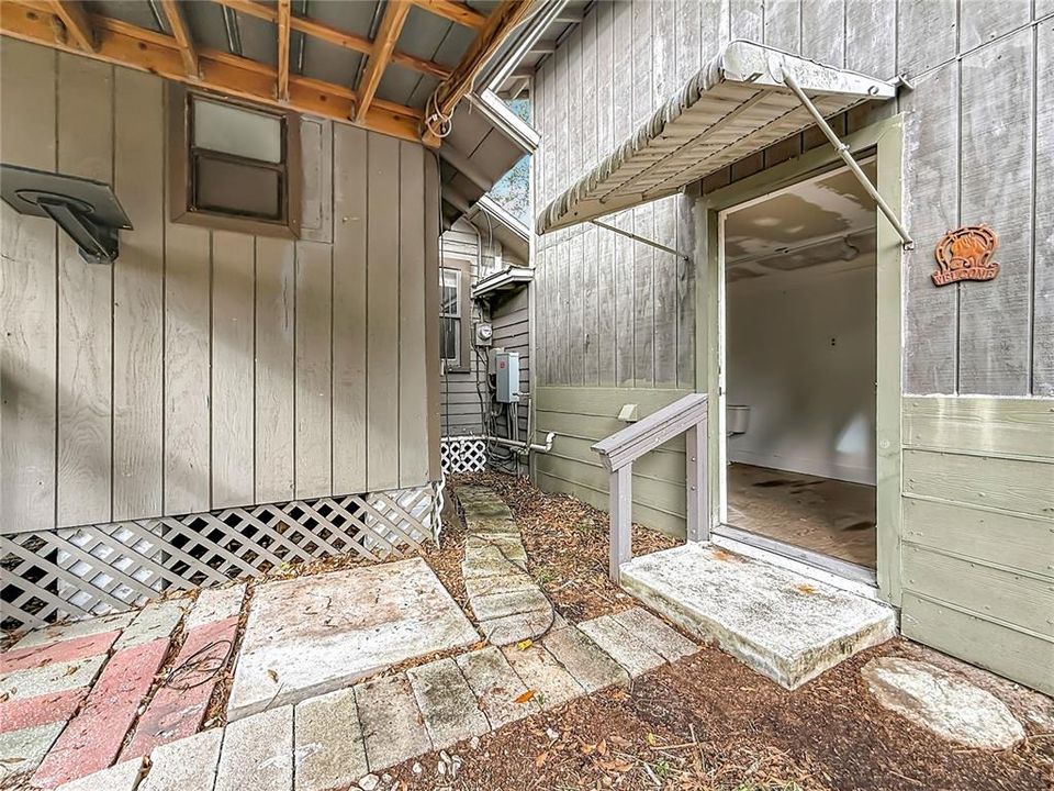 For Sale: $199,900 (1 beds, 1 baths, 500 Square Feet)