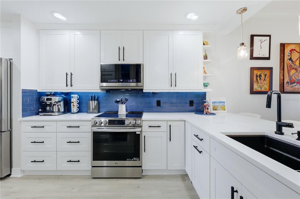 En Venta: $699,900 (2 camas, 2 baños, 1706 Pies cuadrados)