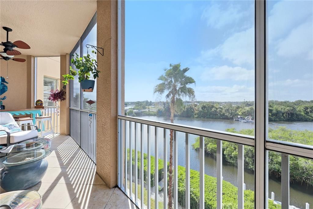 En Venta: $699,900 (2 camas, 2 baños, 1706 Pies cuadrados)