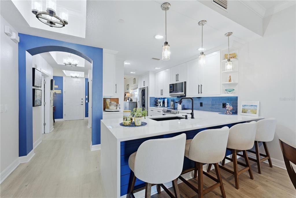 En Venta: $699,900 (2 camas, 2 baños, 1706 Pies cuadrados)