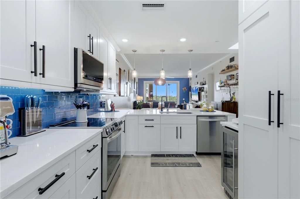 En Venta: $699,900 (2 camas, 2 baños, 1706 Pies cuadrados)