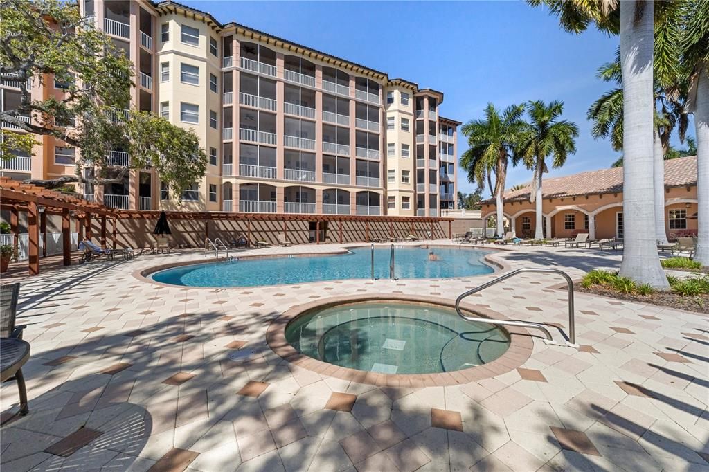 En Venta: $699,900 (2 camas, 2 baños, 1706 Pies cuadrados)