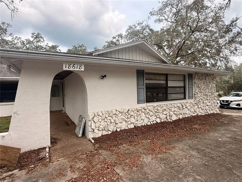 For Sale: $375,000 (5 beds, 3 baths, 2640 Square Feet)