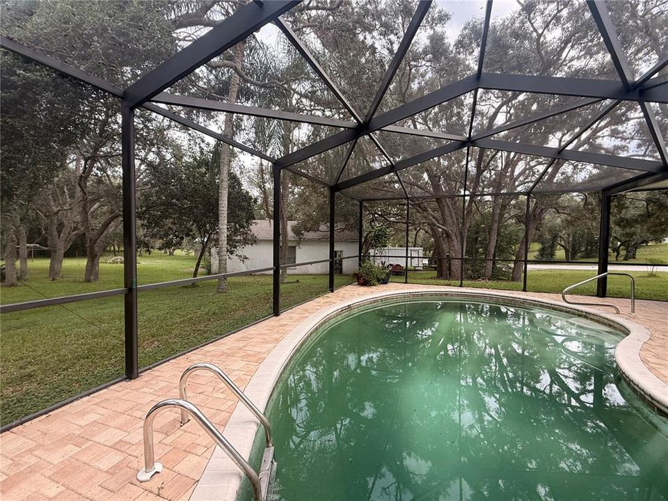 For Sale: $375,000 (5 beds, 3 baths, 2640 Square Feet)