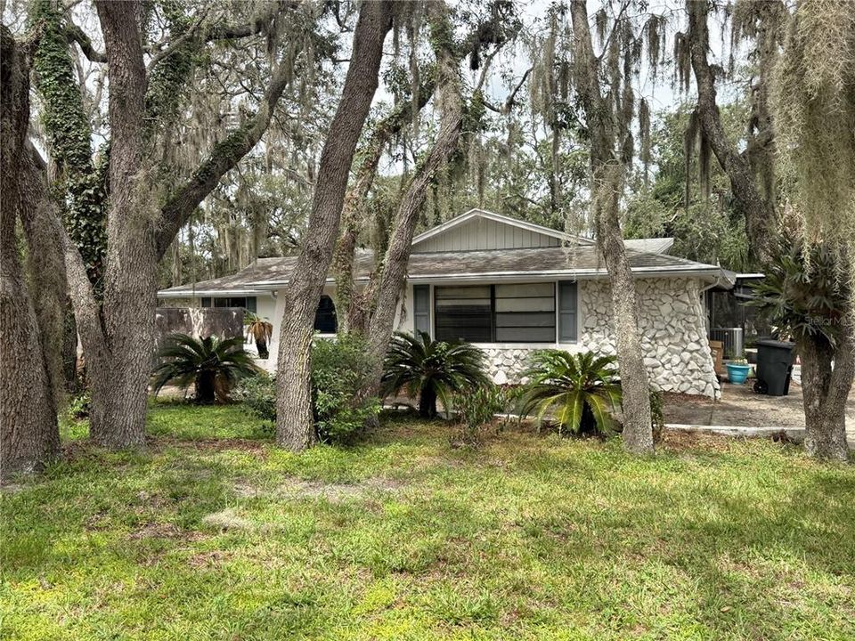 For Sale: $375,000 (5 beds, 3 baths, 2640 Square Feet)