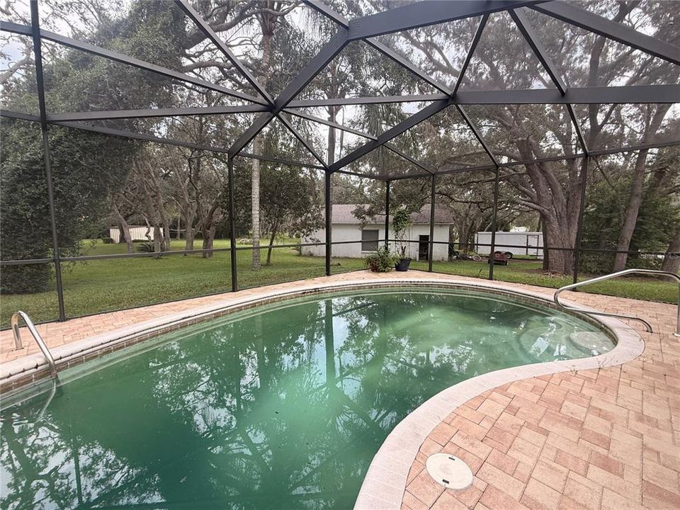 For Sale: $375,000 (5 beds, 3 baths, 2640 Square Feet)