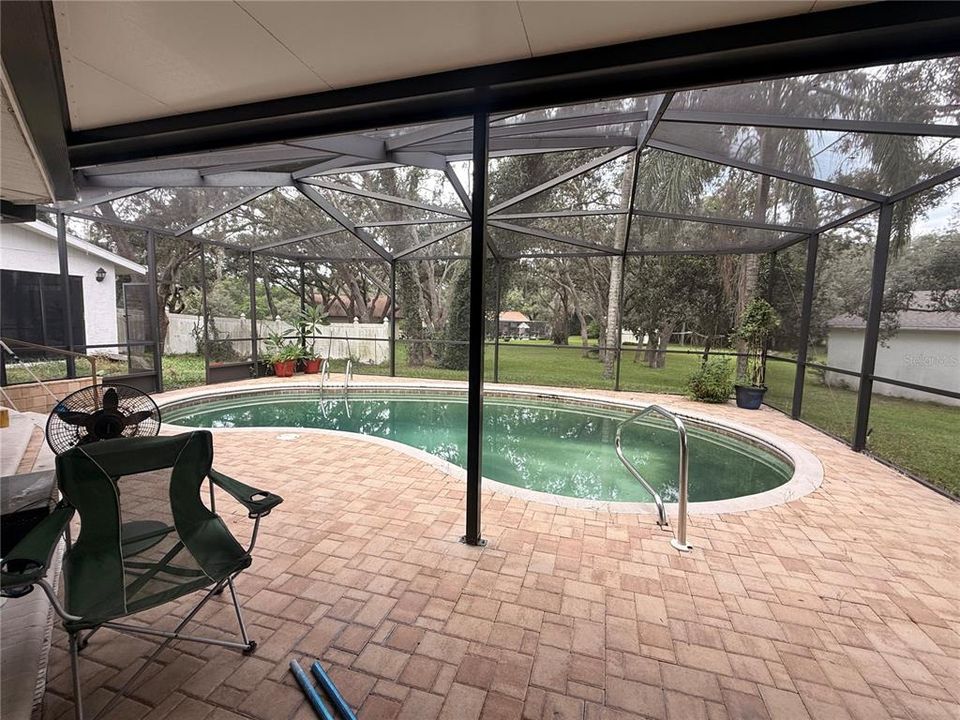For Sale: $375,000 (5 beds, 3 baths, 2640 Square Feet)