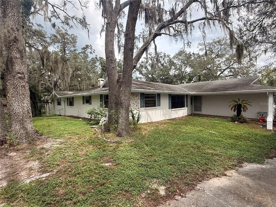 For Sale: $375,000 (5 beds, 3 baths, 2640 Square Feet)