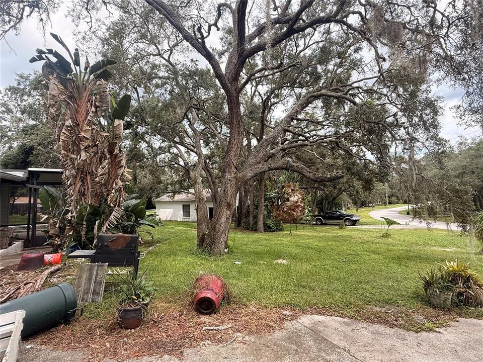For Sale: $375,000 (5 beds, 3 baths, 2640 Square Feet)