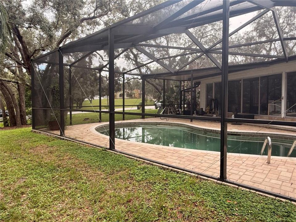 For Sale: $375,000 (5 beds, 3 baths, 2640 Square Feet)