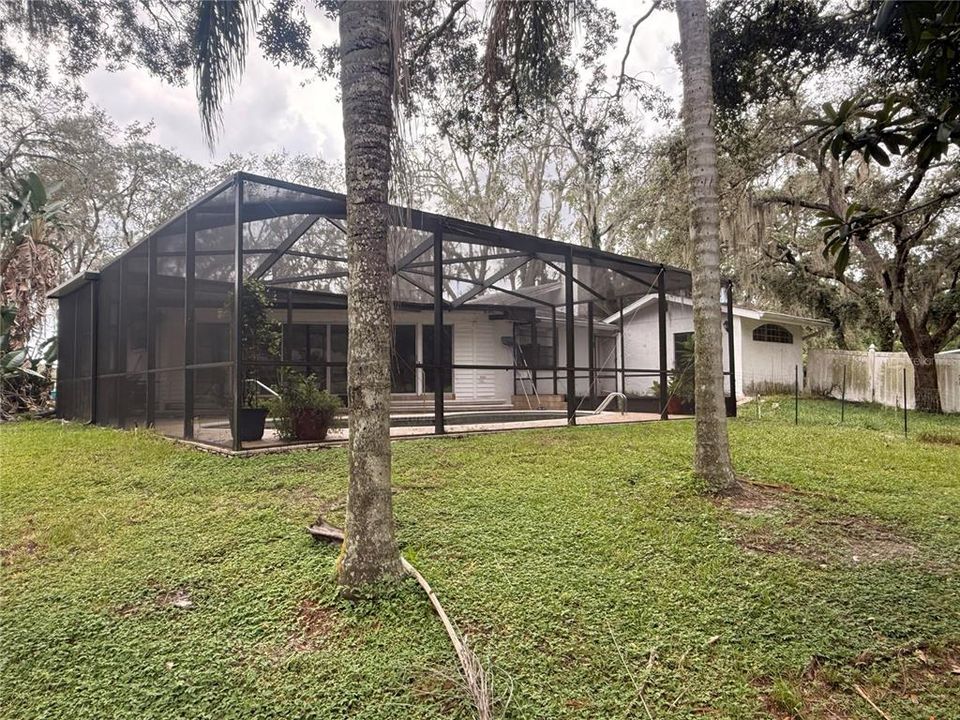 For Sale: $375,000 (5 beds, 3 baths, 2640 Square Feet)