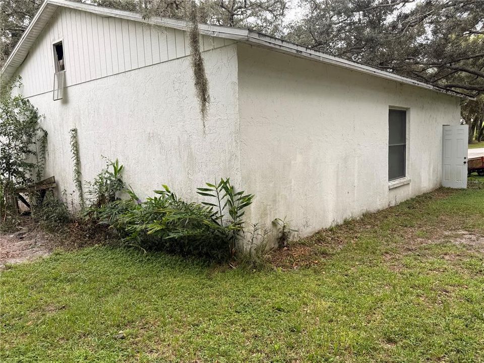 For Sale: $375,000 (5 beds, 3 baths, 2640 Square Feet)