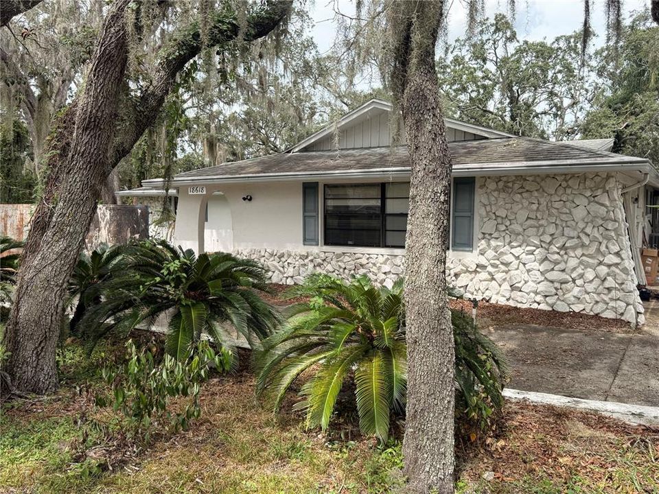 For Sale: $375,000 (5 beds, 3 baths, 2640 Square Feet)