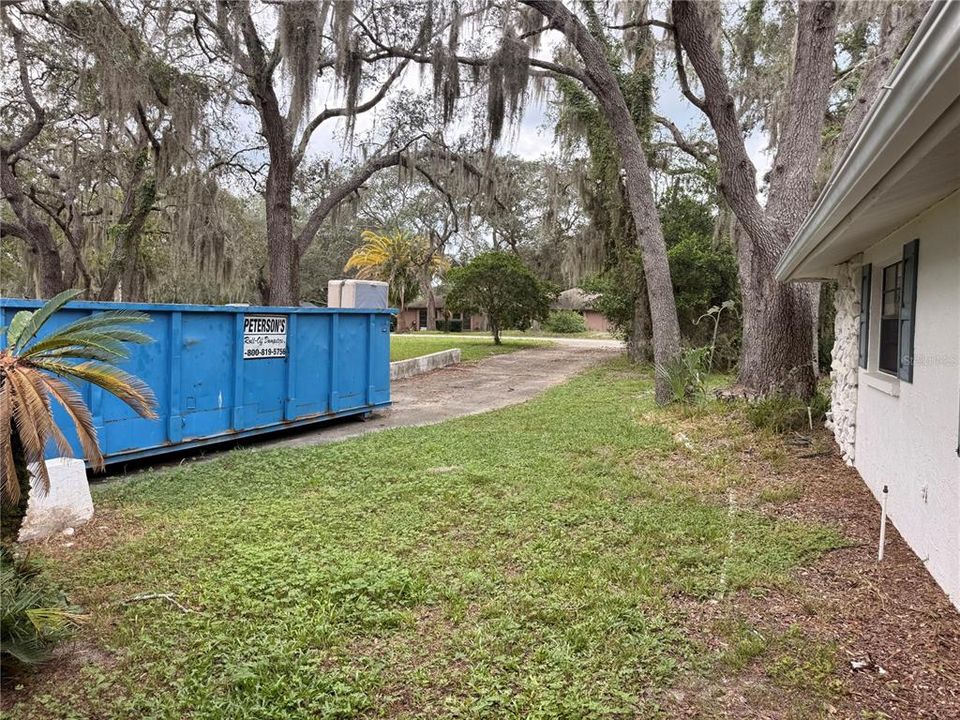 For Sale: $375,000 (5 beds, 3 baths, 2640 Square Feet)