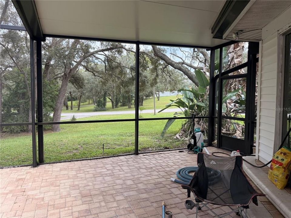 For Sale: $375,000 (5 beds, 3 baths, 2640 Square Feet)