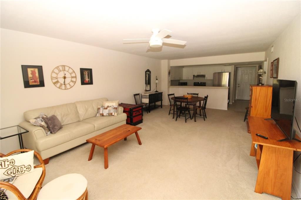 En Venta: $179,900 (2 camas, 2 baños, 1165 Pies cuadrados)