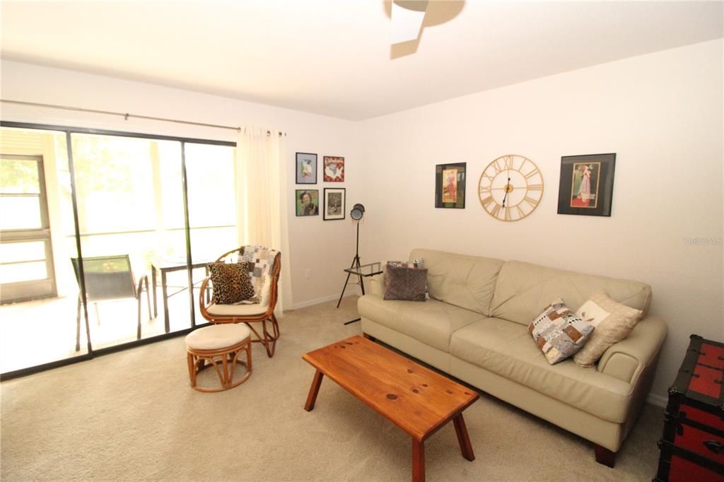 En Venta: $179,900 (2 camas, 2 baños, 1165 Pies cuadrados)