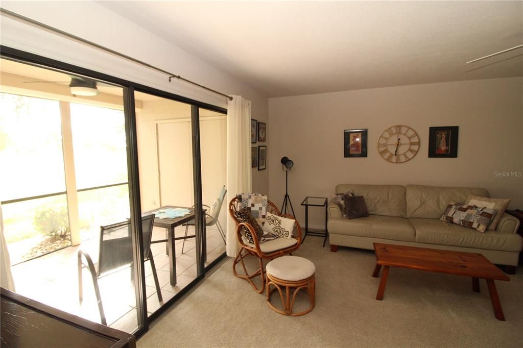 En Venta: $179,900 (2 camas, 2 baños, 1165 Pies cuadrados)