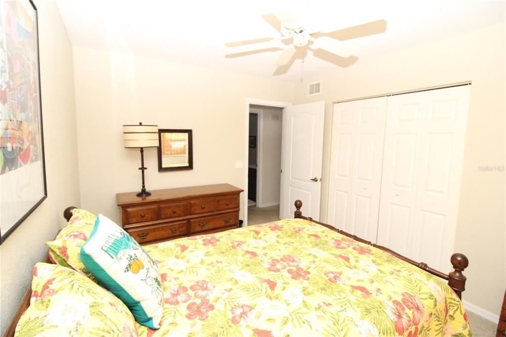 En Venta: $179,900 (2 camas, 2 baños, 1165 Pies cuadrados)