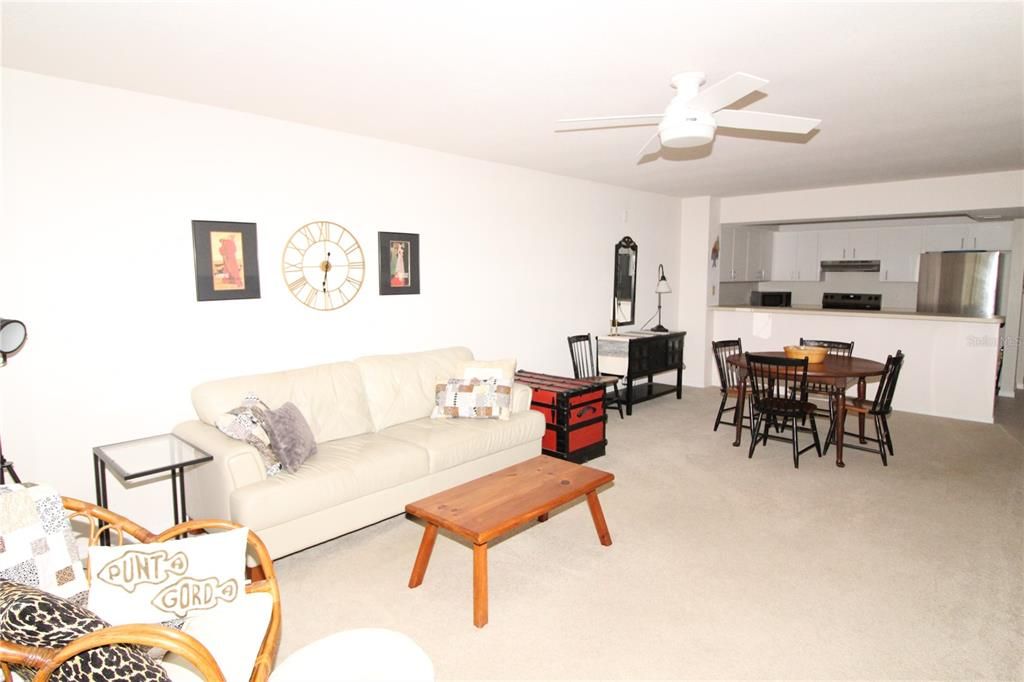 En Venta: $179,900 (2 camas, 2 baños, 1165 Pies cuadrados)
