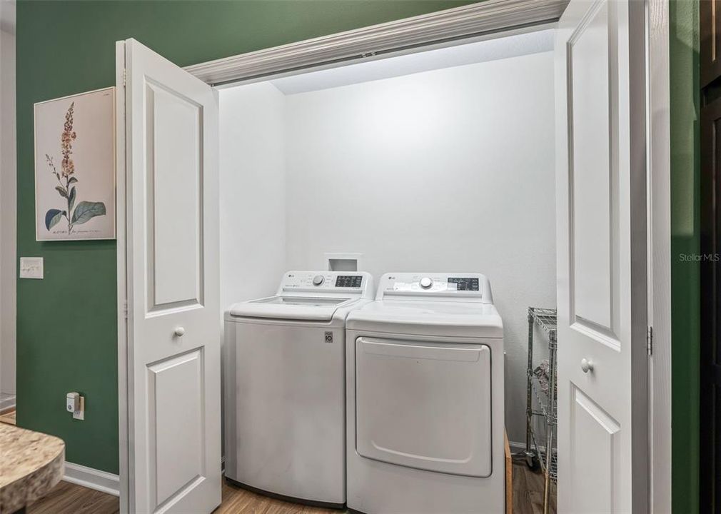 На продажу: $345,000 (2 спален, 2 ванн, 1266 Квадратных фут)