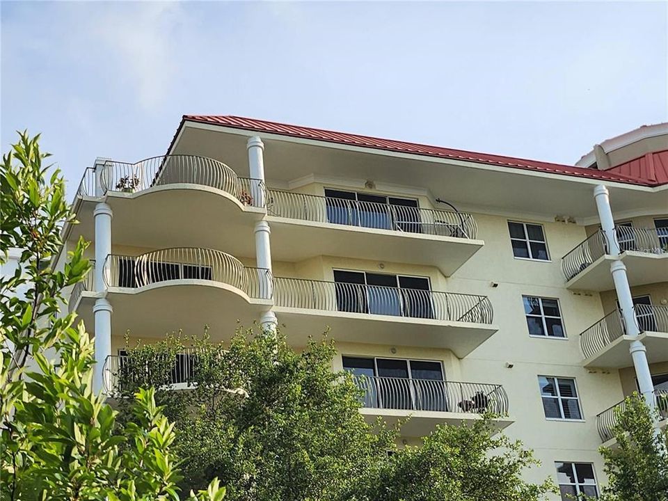 For Sale: $725,000 (2 beds, 2 baths, 1645 Square Feet)