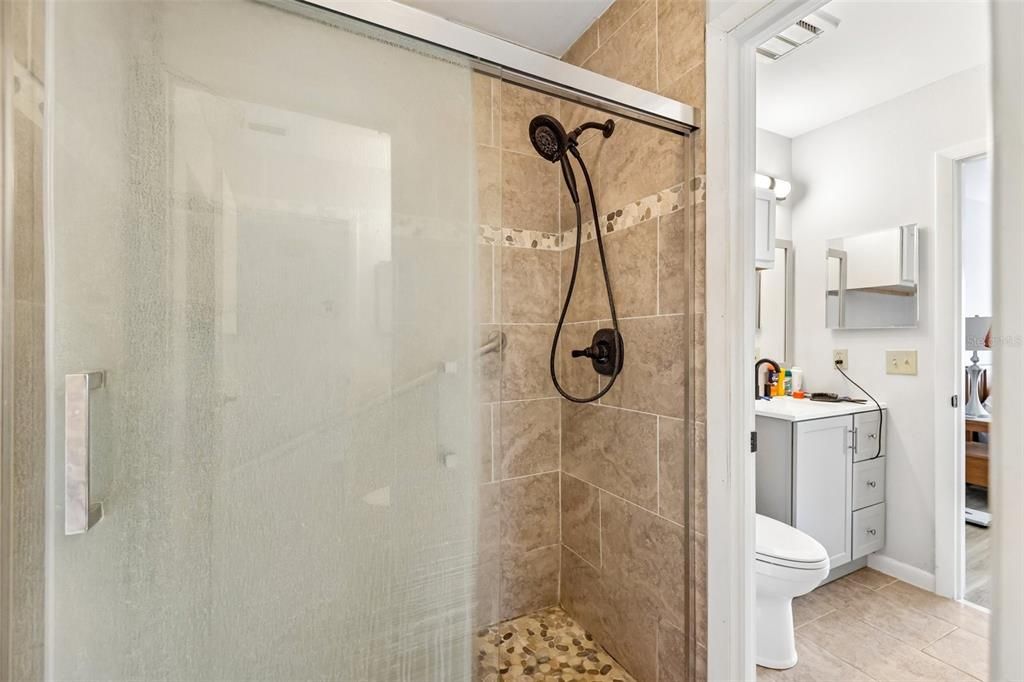 For Sale: $119,995 (2 beds, 1 baths, 986 Square Feet)