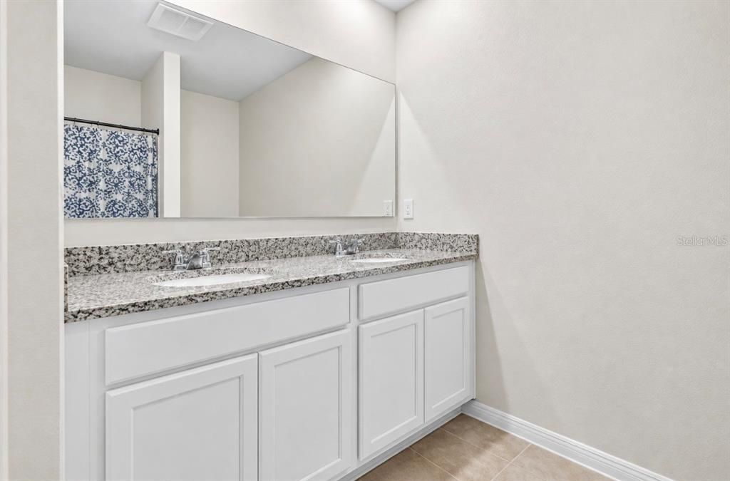 На продажу: $384,990 (3 спален, 2 ванн, 1501 Квадратных фут)