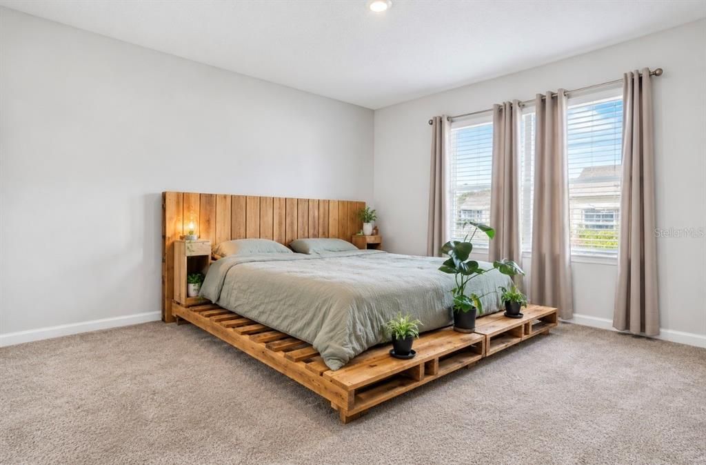 На продажу: $384,990 (3 спален, 2 ванн, 1501 Квадратных фут)