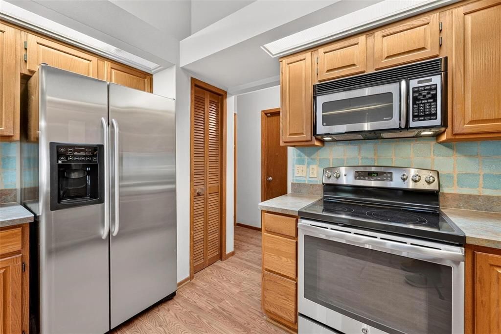 For Sale: $395,000 (3 beds, 2 baths, 1606 Square Feet)