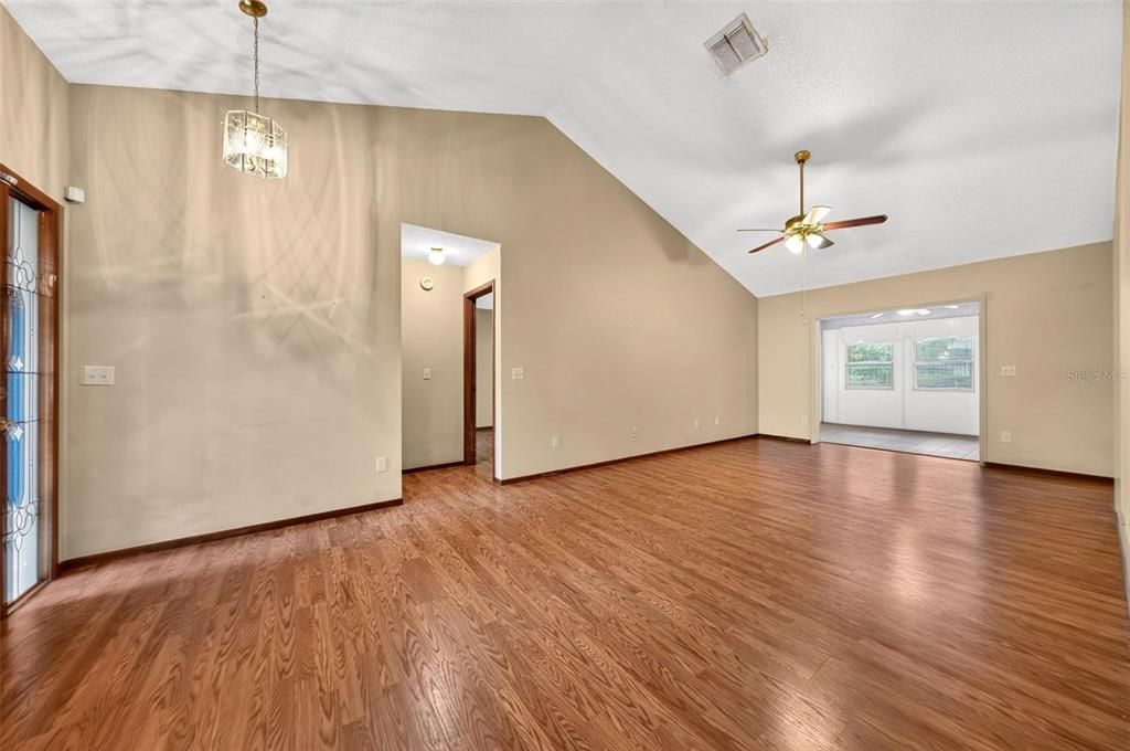 For Sale: $395,000 (3 beds, 2 baths, 1606 Square Feet)