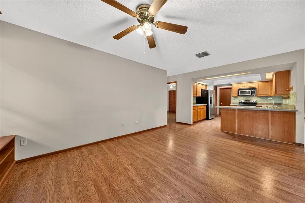For Sale: $395,000 (3 beds, 2 baths, 1606 Square Feet)