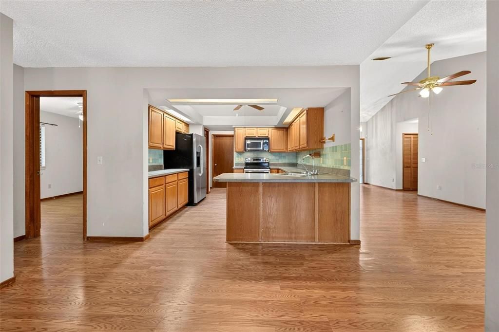 For Sale: $395,000 (3 beds, 2 baths, 1606 Square Feet)