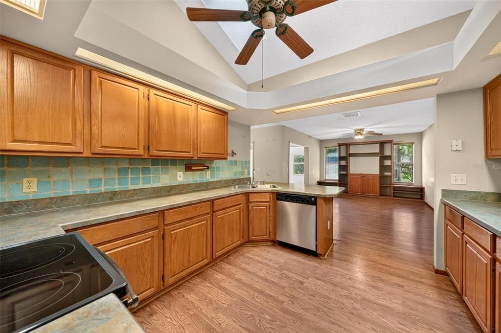 For Sale: $395,000 (3 beds, 2 baths, 1606 Square Feet)