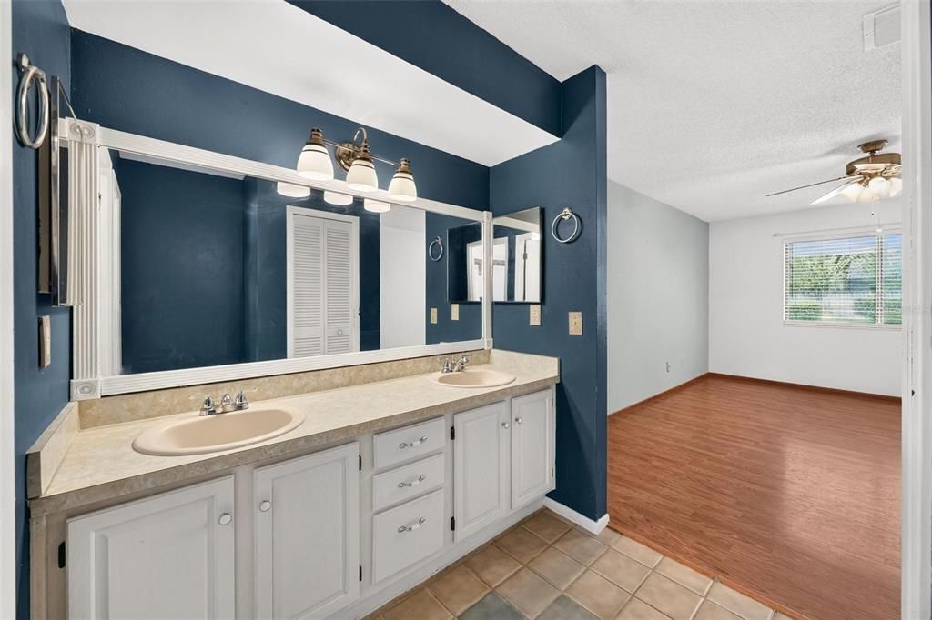 For Sale: $395,000 (3 beds, 2 baths, 1606 Square Feet)