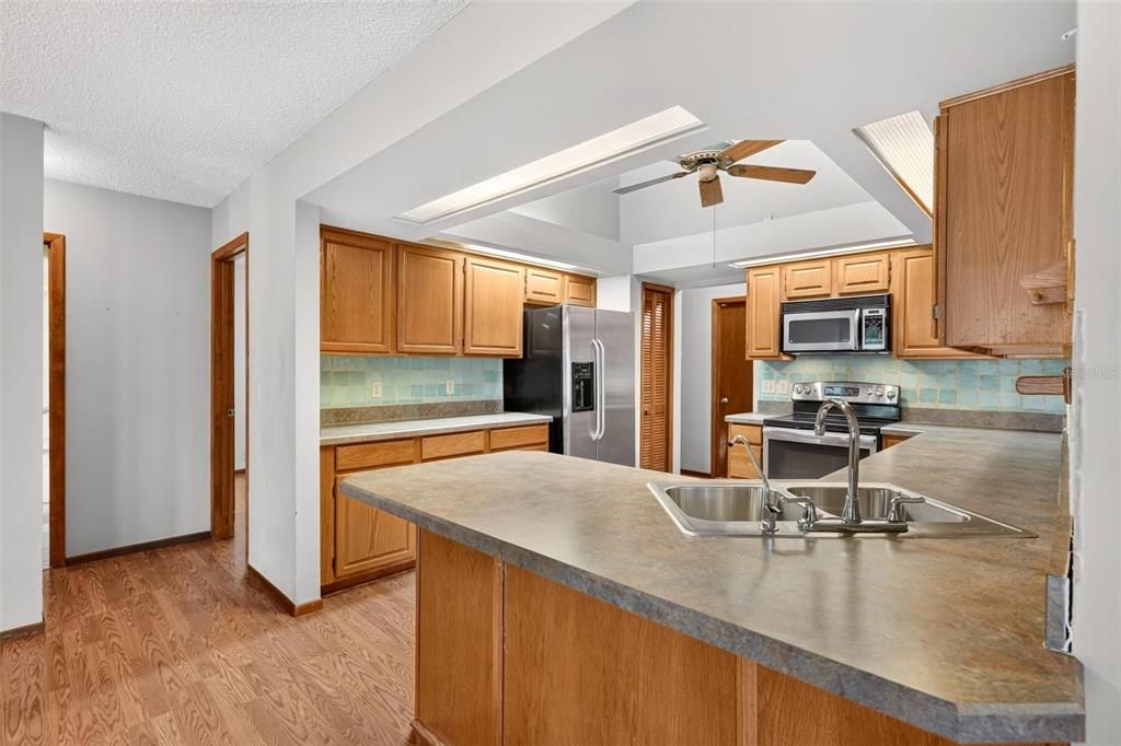 For Sale: $395,000 (3 beds, 2 baths, 1606 Square Feet)