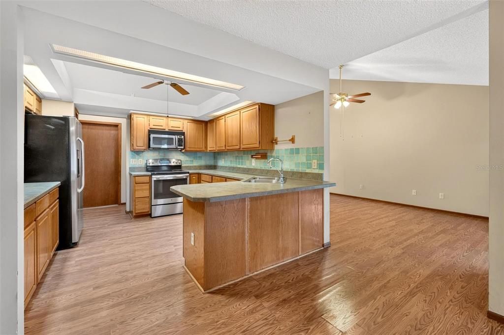 For Sale: $395,000 (3 beds, 2 baths, 1606 Square Feet)