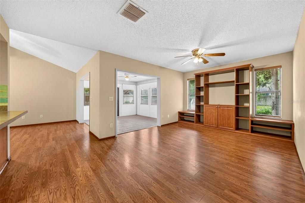 For Sale: $395,000 (3 beds, 2 baths, 1606 Square Feet)