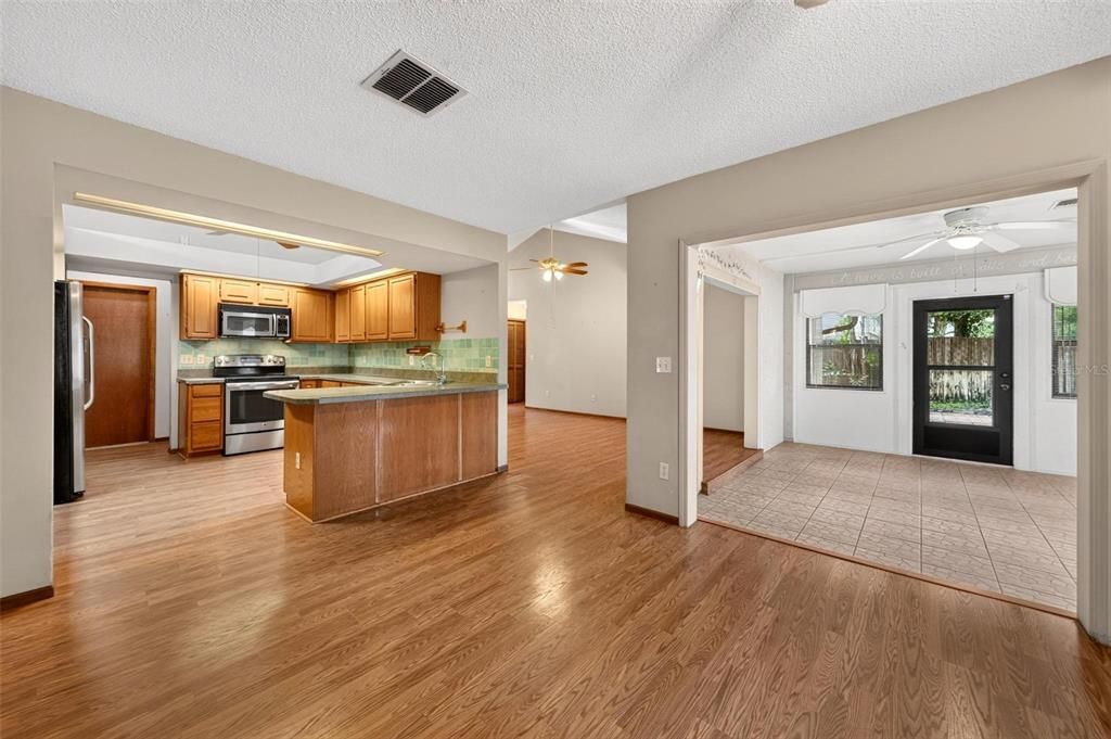 For Sale: $395,000 (3 beds, 2 baths, 1606 Square Feet)