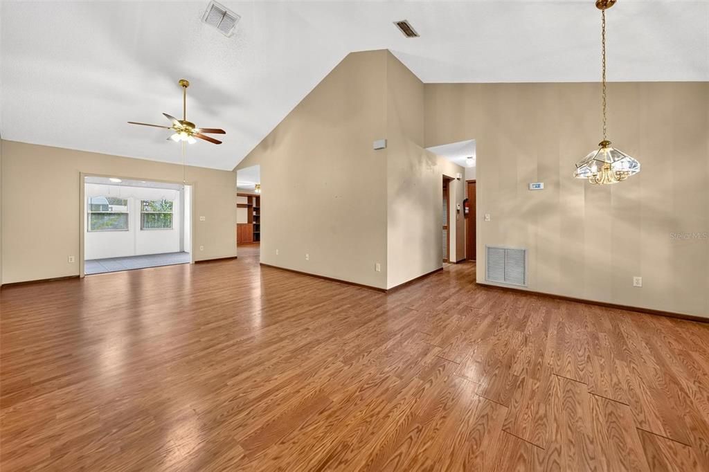 For Sale: $395,000 (3 beds, 2 baths, 1606 Square Feet)